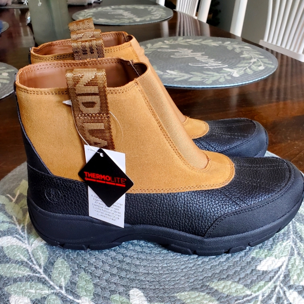 NWT Lands End Women's Thermolite Boots, Size 8